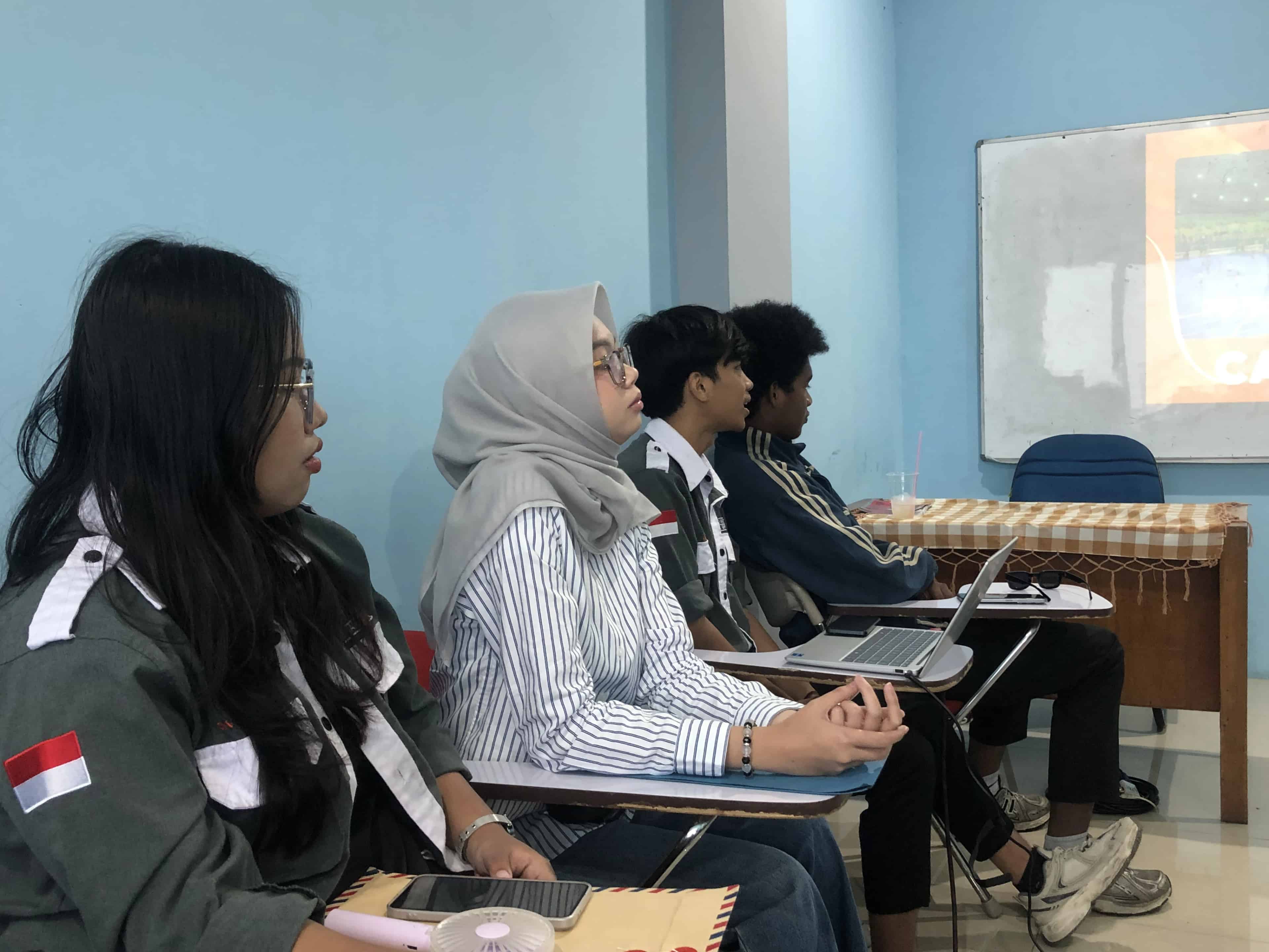 Rapat bersama manajemen kampus